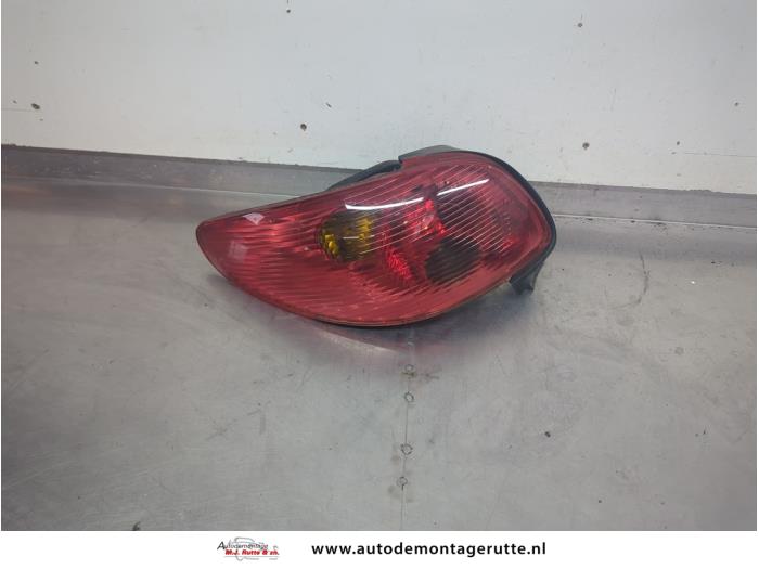Gebruikte Achterlicht links Peugeot 206 O209463