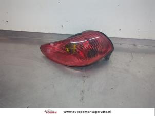 O209463 Gebruikte achterlicht links Peugeot 206