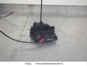 O209476 Gebruikte deurslot mechaniek 2deurs rechts Renault Kangoo