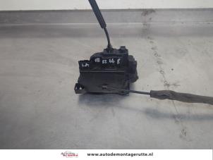 O209477 Gebruikte slotmechaniek achterdeur bus-bestel Renault Kangoo