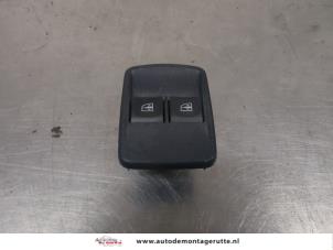 O209482 Gebruikte schakelaar elektrisch raam Renault Kangoo