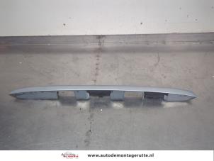 O209555 Gebruikte handgreep achterklep Peugeot 206