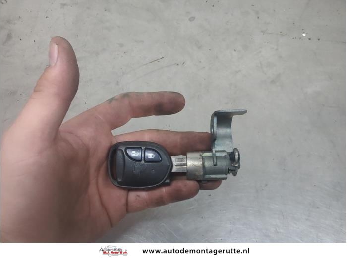 Gebruikte Deurslot Cilinder links Chevrolet Spark O209558