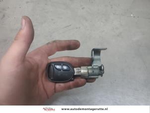 O209558 Gebruikte deurslot cilinder links Chevrolet Spark