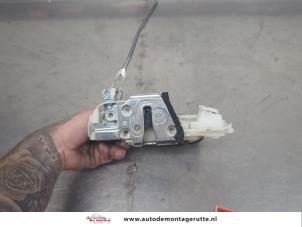 O209564 Gebruikte deurslot mechaniek 4deurs links-voor Opel Agila
