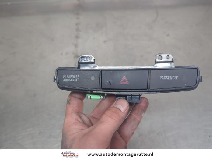 Gebruikte Alarmlicht Schakelaar Mitsubishi Lancer O209581