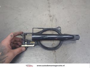 O209589 Gebruikte portiergreep 4deurs links-voor Mitsubishi Lancer