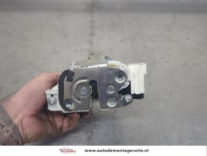 O209591 Gebruikte deurslot mechaniek 4deurs rechts-voor Mitsubishi Lancer