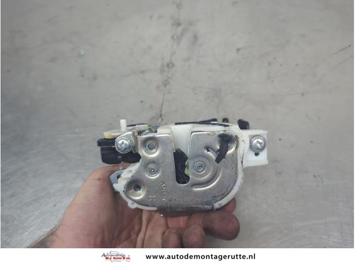 Gebruikte Deurslot Mechaniek 4Deurs rechts-achter Mitsubishi Lancer O209593