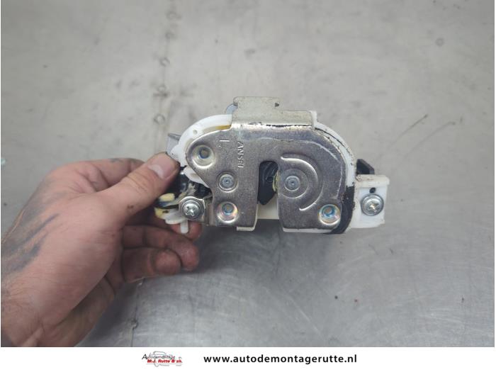 Gebruikte Deurslot Mechaniek 4Deurs links-achter Mitsubishi Lancer O209592