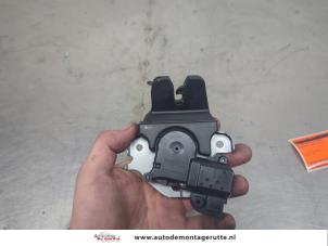 O209586 Gebruikte slotmechaniek achterklep Mitsubishi Lancer