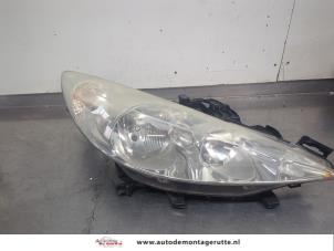 O209632 Gebruikte koplamp rechts Peugeot 207
