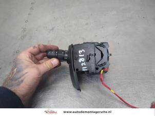 O209693 Gebruikte pinker schakelaar Renault Clio