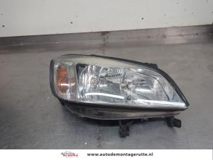 O209697 Gebruikte rechter koplamp Opel Zafira