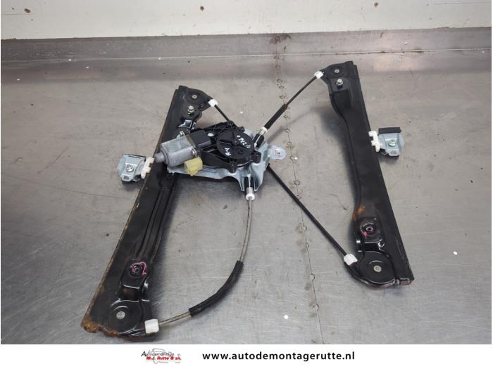Gebruikte Ruitmechaniek 4Deurs rechts-voor Chevrolet Cruze O209704