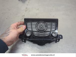 O209717 Gebruikte radiobedienings paneel Chevrolet Cruze