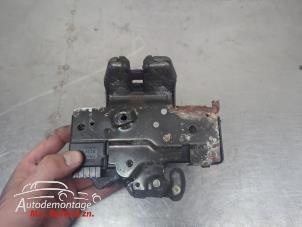 O209747 Gebruikte slotmechaniek achterklep Volvo V70