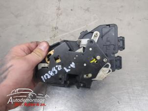 O209748 Gebruikte deurslot mechaniek 4deurs links-voor Volvo V70