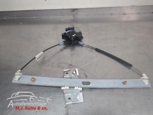 O209782 Gebruikte ruitmechaniek 4deurs rechts-voor Mazda 2