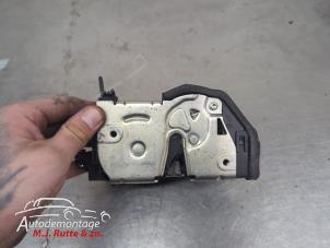 O209788 Gebruikte slotmechaniek portier 4deurs links-achter BMW 3-Serie