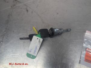 O209807 Gebruikte deurslot cilinder links Volkswagen Fox