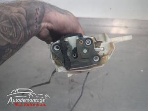 O209815 Gebruikte deurslot mechaniek 4deurs links-voor Opel Agila