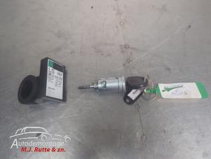 O209819 Gebruikte sleutel+contactslot Opel Agila