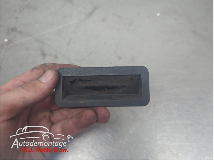 Gebruikte Schakelaar achterklep Ford Fiesta O209826