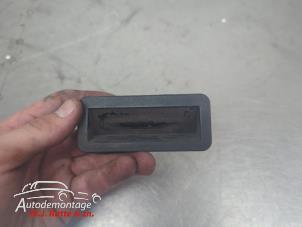 O209826 Gebruikte schakelaar achterklep Ford Fiesta