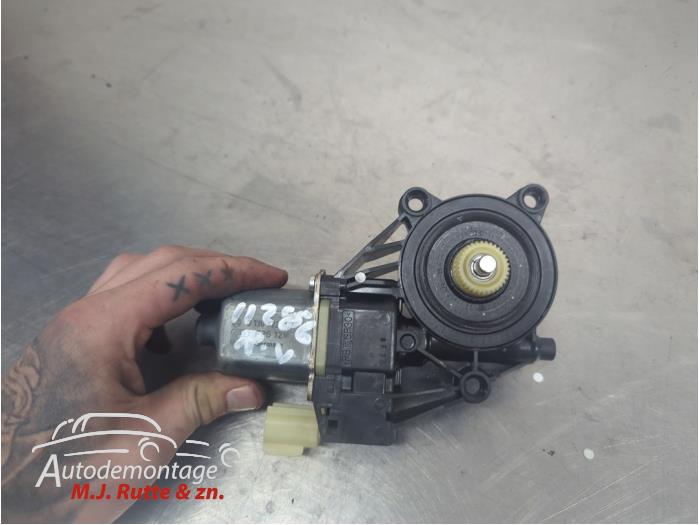 Gebruikte Portierruitmotor Ford Fiesta O209831