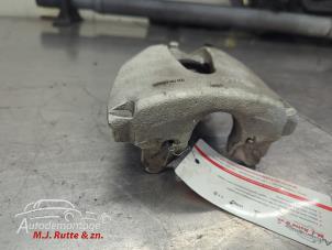 O209864 Gebruikte remklauw (tang) links-voor Opel Astra