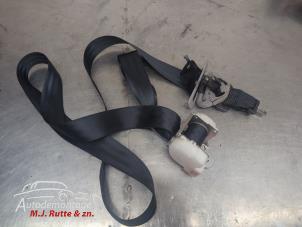 O209898 Gebruikte veiligheidsgordel midden-achter Toyota Yaris