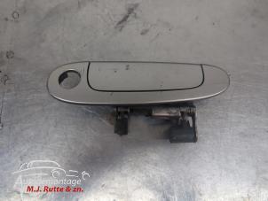 O209901 Gebruikte portiergreep 4deurs links-voor Toyota Yaris