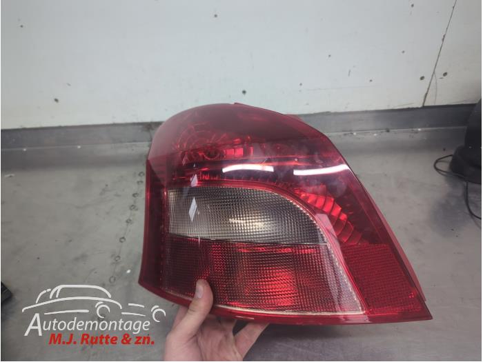 Gebruikte Achterlicht links Toyota Yaris O209951