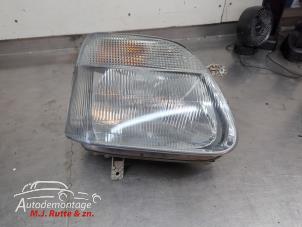 O209983 Gebruikte rechter koplamp Opel Agila