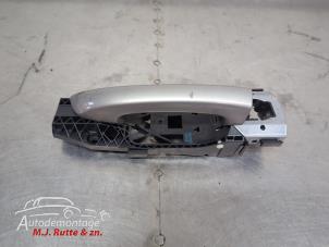 O210006 Gebruikte portiergreep 4deurs links-voor Skoda Superb