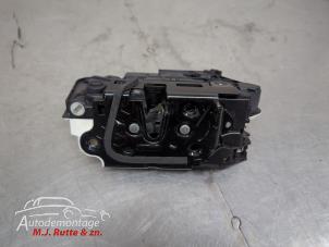 O210012 Gebruikte slotmechaniek portier 4deurs links-achter Skoda Superb