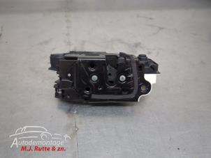 O210013 Gebruikte deurslot mechaniek 4deurs rechts-achter Skoda Superb