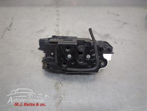 O210014 Gebruikte slotmechaniek portier 4deurs rechts-voor Skoda Superb