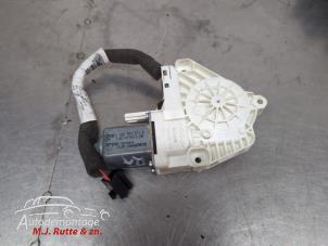 O210020 Gebruikte motor electrisch raam Skoda Superb