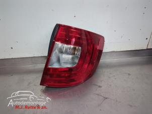O210031 Gebruikte achterlicht rechts Skoda Superb