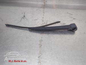O210033 Gebruikte ruitenwisserarm achter Skoda Superb