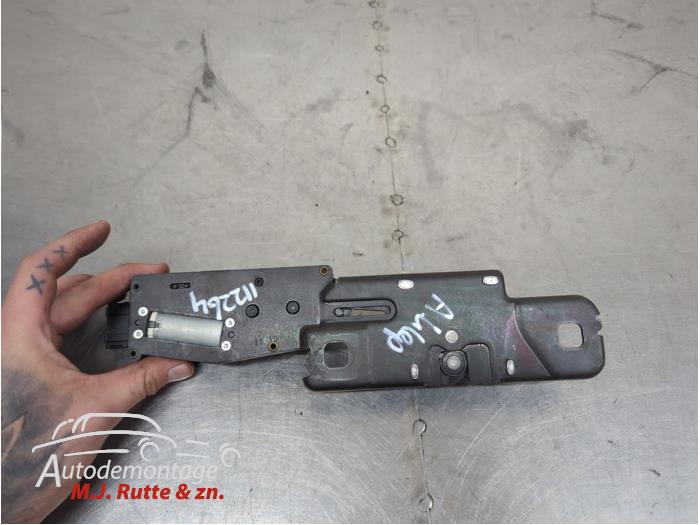 Gebruikte Slotmechaniek Achterklep Skoda Superb O210038