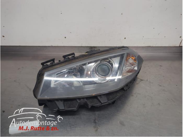 Gebruikte Koplamp links Renault Megane O210056
