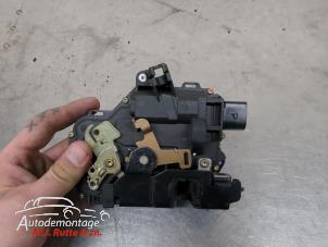 O210067 Gebruikte deurslot mechaniek 2deurs links Volkswagen Golf