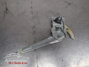 O210091 Gebruikte raammechaniek 4deurs links-achter Daihatsu Cuore