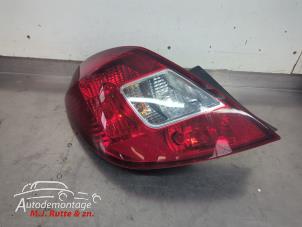 O210111 Gebruikte achterlicht links Opel Corsa