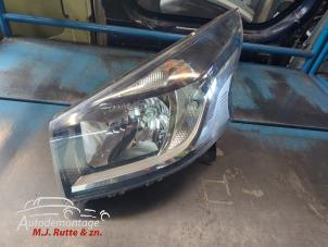 O210120 Gebruikte koplamp links Renault Trafic