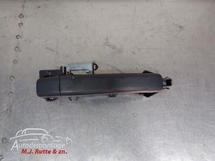 O210153 Gebruikte greep achterdeur bus-bestel Renault Trafic