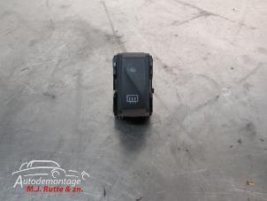 O210158 Gebruikte schakelaar achteruitverwarming Renault Trafic
